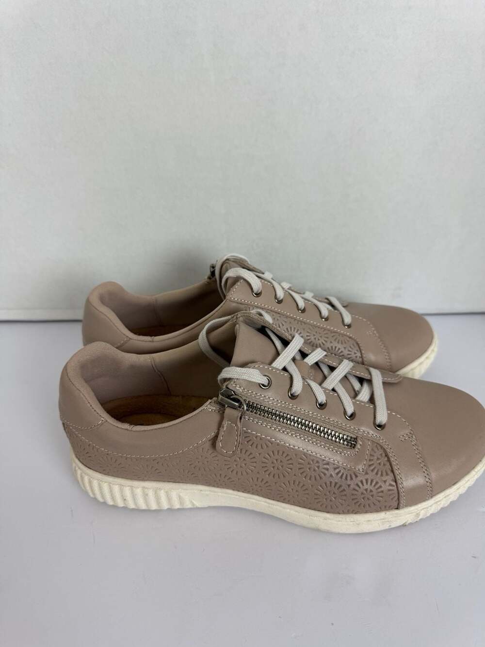 Clarks - Picture 5 of 8